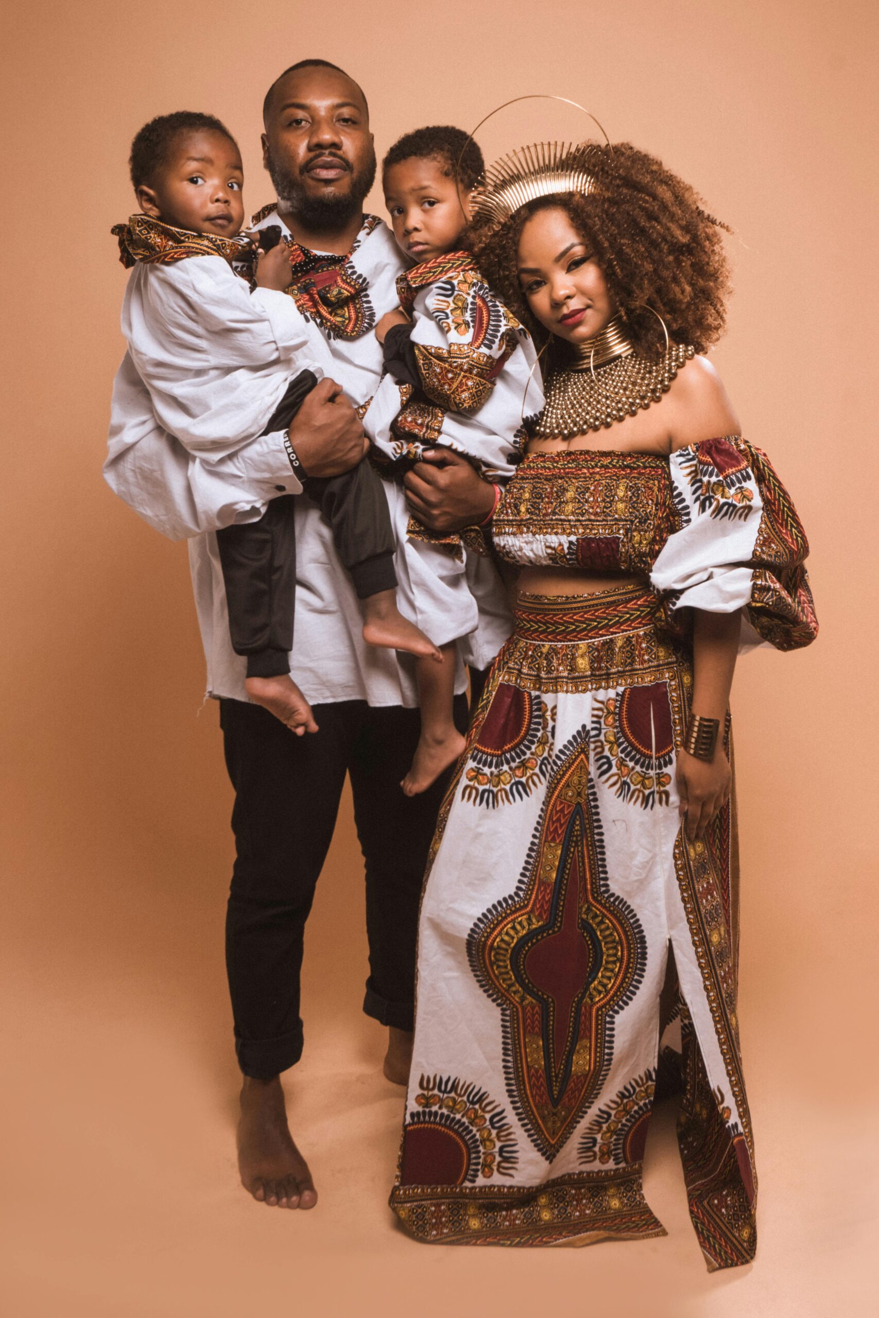 pole famille droits etrangers association afrozone couple homme femme noir enfant dayshiki tenue tissu africaine